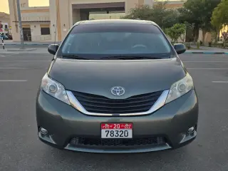 2013 Toyota Sienna in Al Ain used car