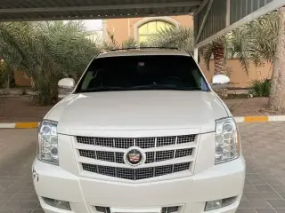 2013 Cadillac Escalade in Al Ain used car