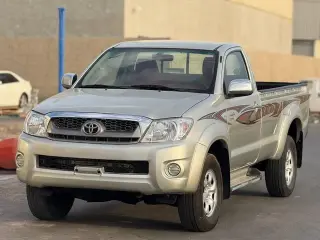2010 Toyota Hilux in Al Ain used car